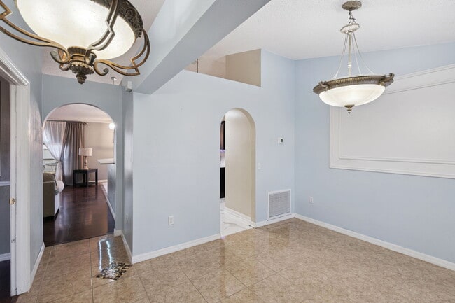 Building Photo - 907 Salerno Ct