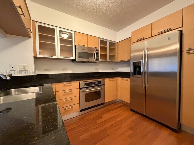 Photo - 31 SE 5th St Unidad 605