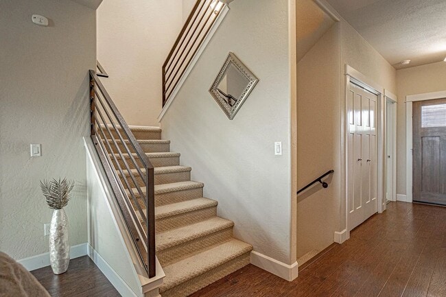 Photo - 3 Bedroom townhouse with stunning Ashland views! | Available Now