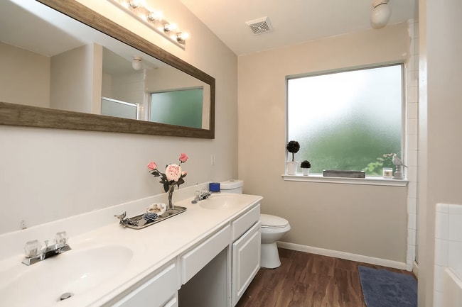 Photo - 208 Armand Bay Dr