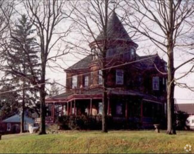 Victorian Home in West Ward Easton PA - 336 N 10th St Unit Apt 3