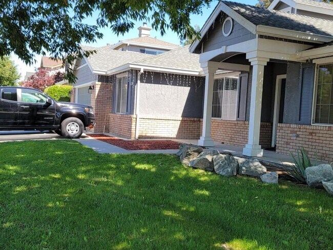 Photo - 692 W Springer Dr