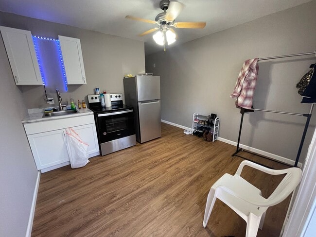 Building Photo - 1 Bedroom Studio in Hollister, MO Unit 6