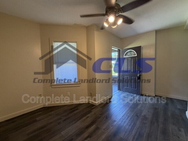Building Photo - 1362 Chestnut St