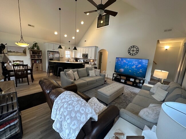 Photo - 521 Capstone Dr