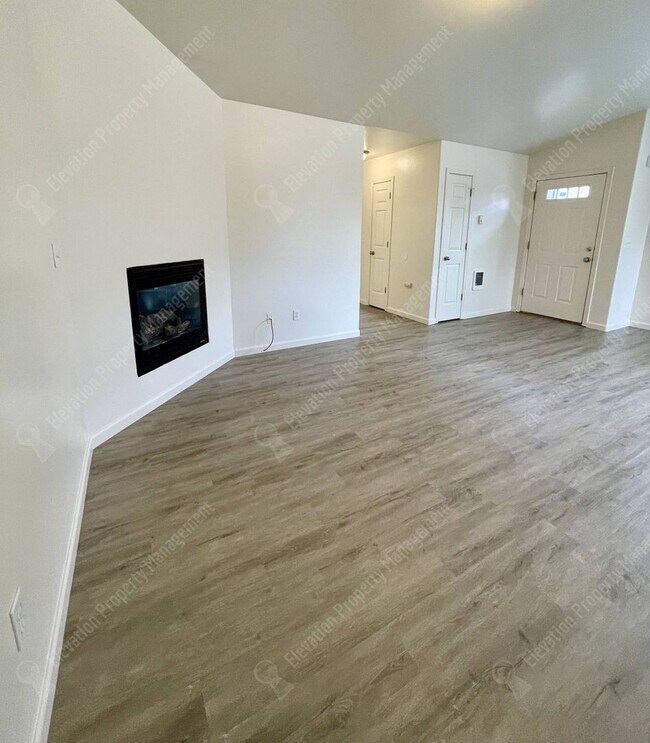 895 NE Hidden Valley Dr Apartment Unit 2 Bend, OR