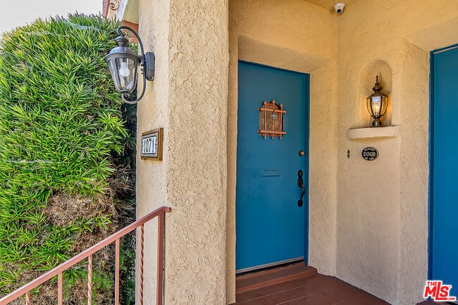 Photo - 1071 Cloverdale Ave