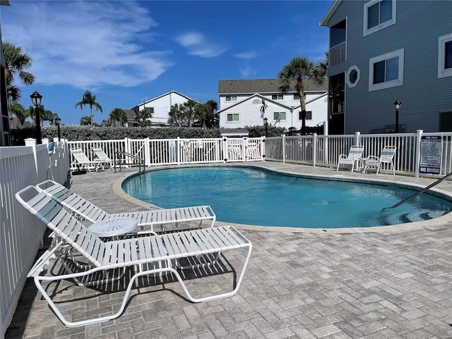 900 Harbour House Dr Townhome - Image