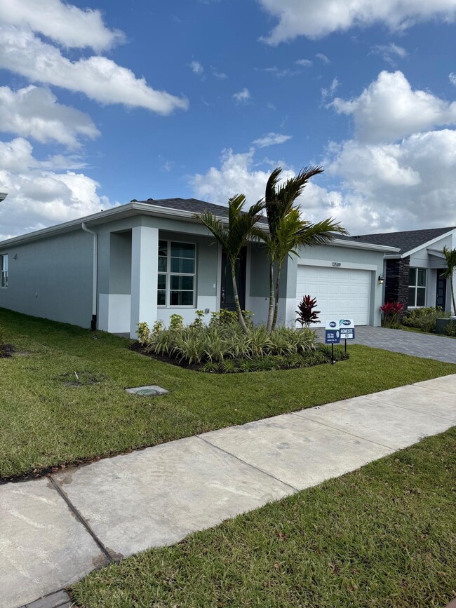 Photo - 13509 SW Bally Dr House