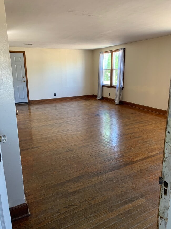 Photo - 2107 Birch St