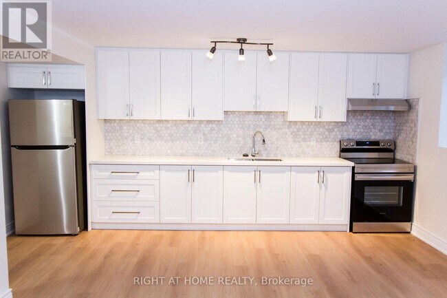 Photo - 659 Shakespeare Ave