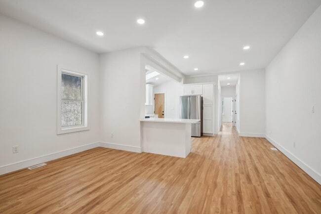 Building Photo - 215 Harrison Ave Unit 1
