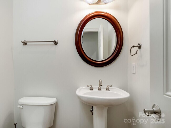 Photo - 2416 Chesterfield Ave