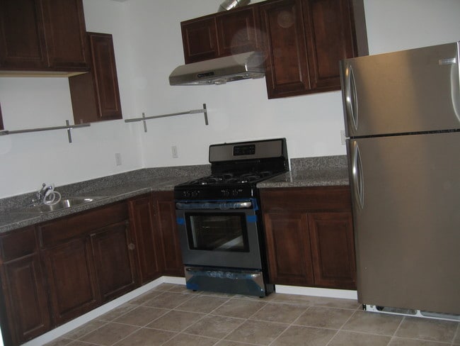 Kitchen - 2547 Irving St Unit 2545