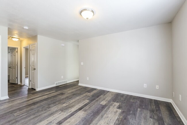 Photo - 7679 Sunrise Pl E