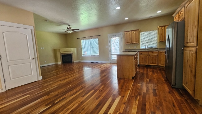 Photo - 2718 N Elm Dr