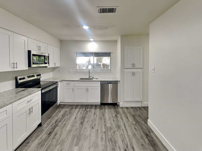 Photo - 6 Canyon Oak Pl