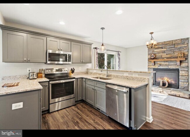 Photo - 144 Rollason Dr