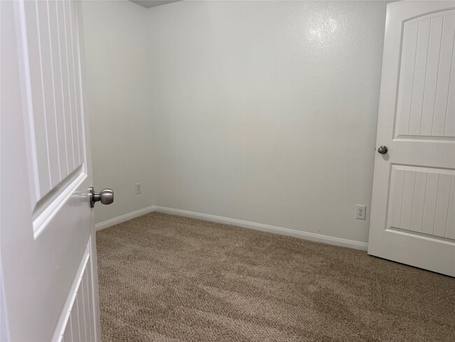 Photo - 958 Oak Glen Dr