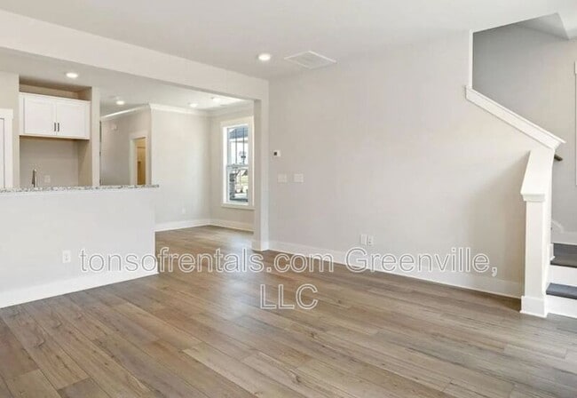 Photo - 203 Dalmatian Dr