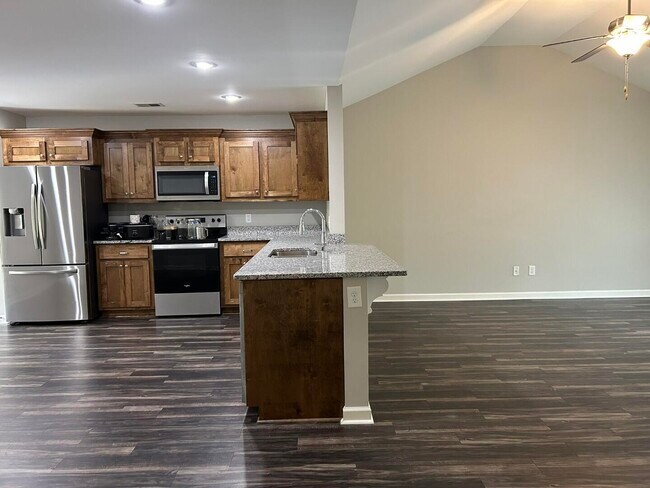 Photo - 610 Constitution Dr