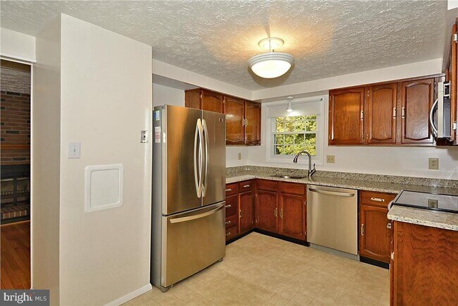 Photo - 5 Sanders Ct