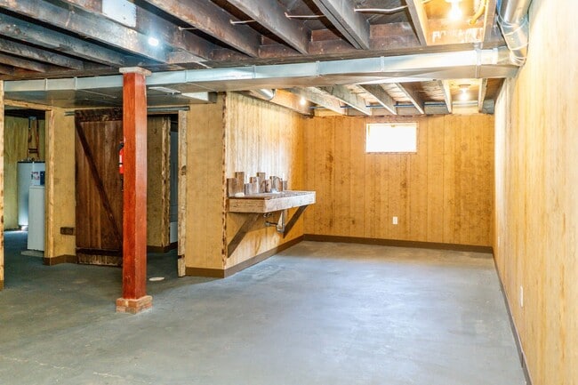 Building Photo - Spacious 2 bedroom 2 bath house