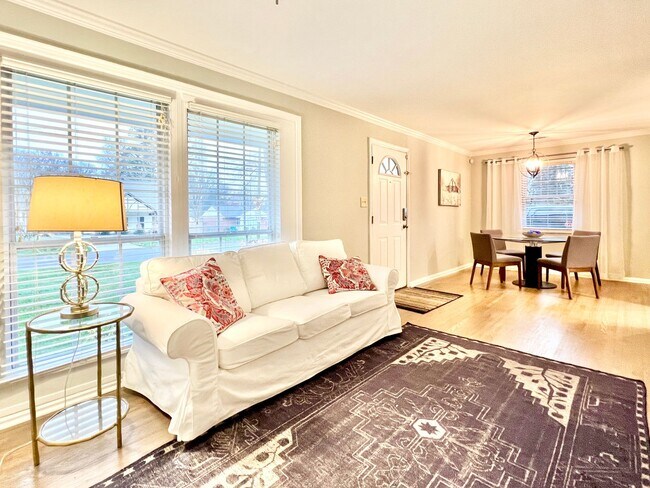 Photo - 4638 Murrayhill Rd - 3 Bedroom Home w/ Fen...