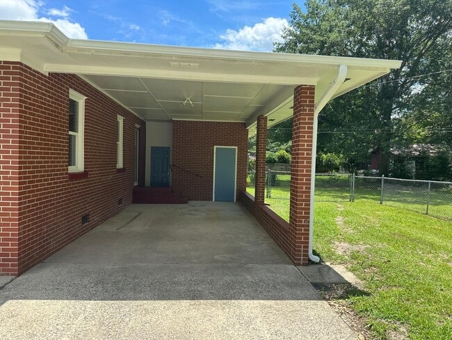 Photo - 1300 Stonewall St