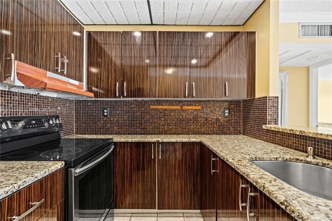 Photo - 3545 NE 167th St Unit 402