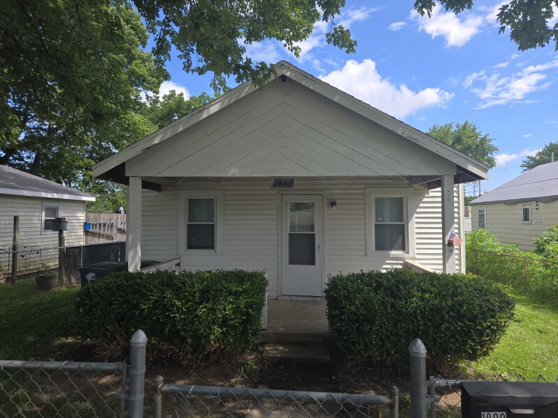 Photo - 1800 W 19th St