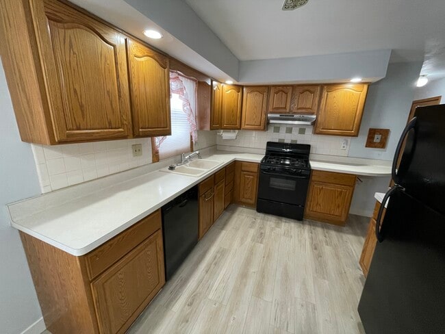 Photo - 1210 Woodridge Dr