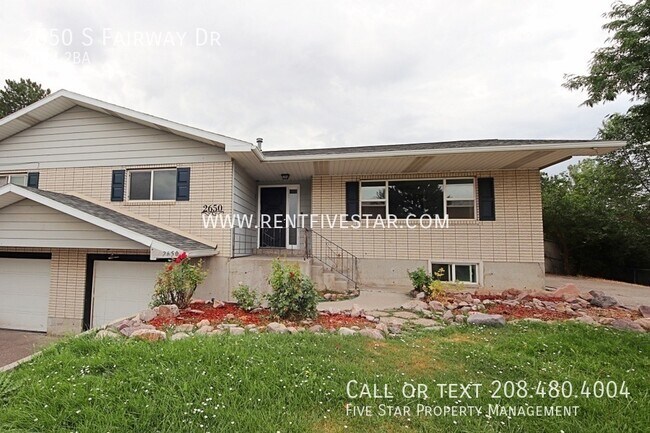 Building Photo - 2650 S Fairway Dr