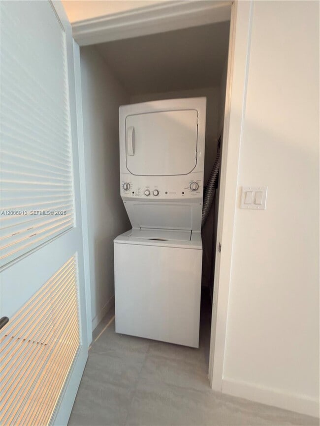 Photo - 77 SE 5th St Unidad 1602