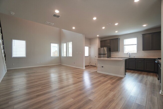 Photo - 2513 Danbury Ln