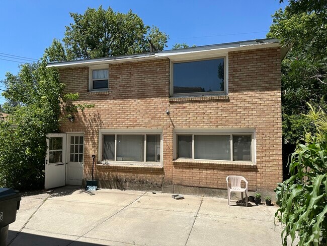 Building Photo - 427 Franklin Ave Unit 1/2 Upper Rental