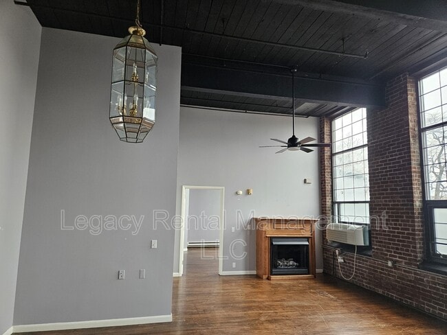 Photo - 324 Allen St