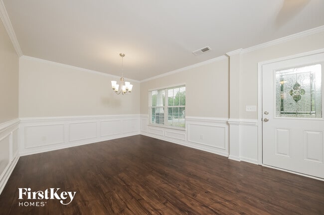 307 Sawyer Ln