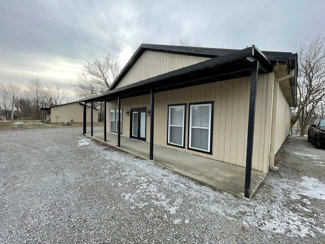 Photo - 18206 Shelbyville Rd