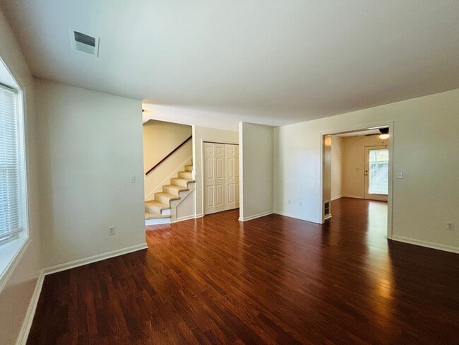 Photo - 1911 Sussex Rd