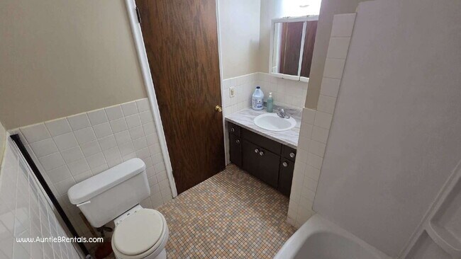Photo - 3 Bedroom 1 Bath Multiplex Unit #4 – Columbia Heights Unidad #4