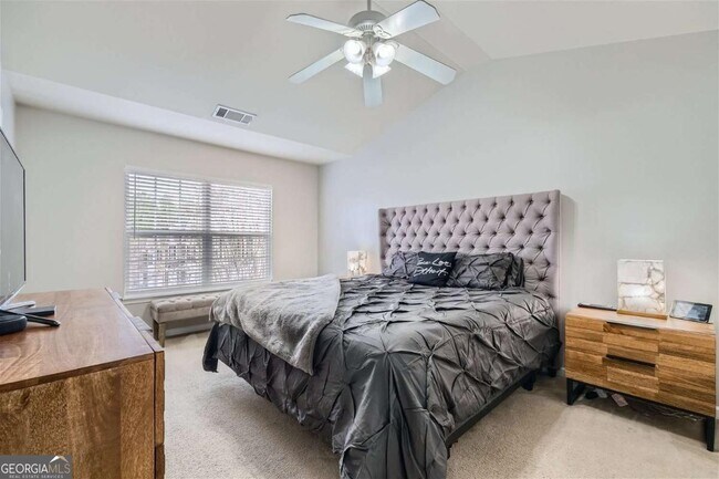 Photo - 2296 Leicester Way SE