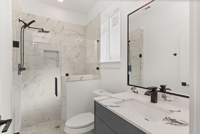 Photo - 2707 Dennis St