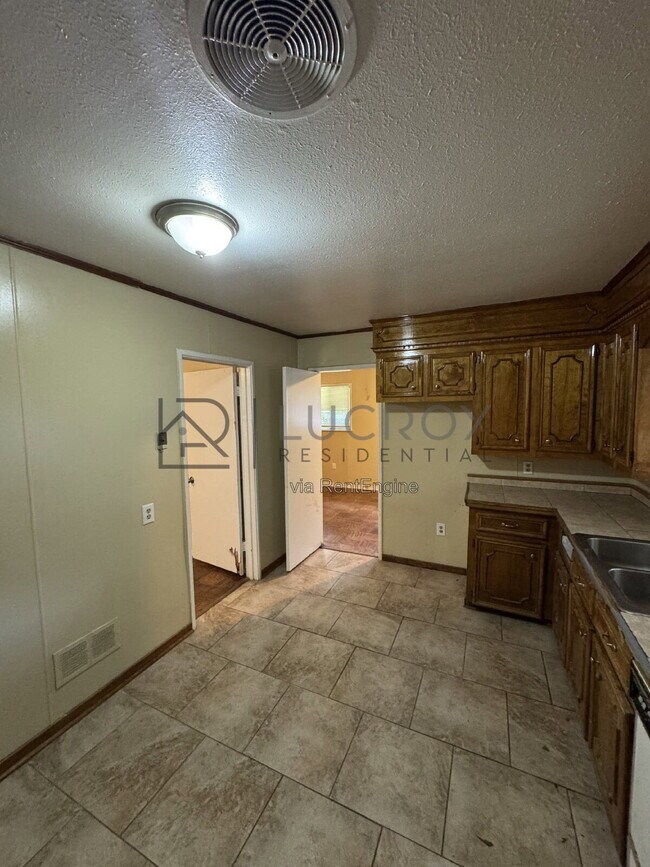 Photo - 3038 Lakewood Dr