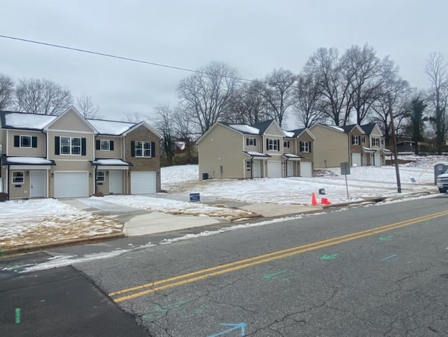 221 W Murphy St