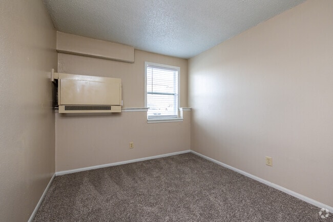 2BR, 1BA - 745SF - 1st Bedroom