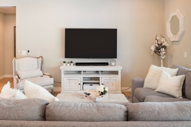 Photo - 3706 E Clarendon Ave