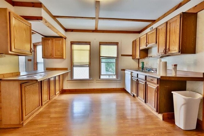 Photo - 1009 Vilas Ave Unidad #1