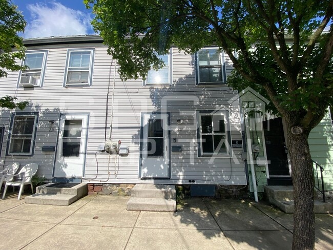 Photo - 229 S Washington St House