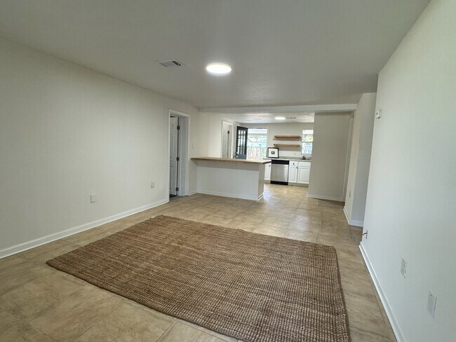 Photo - 12 Concordia Blvd